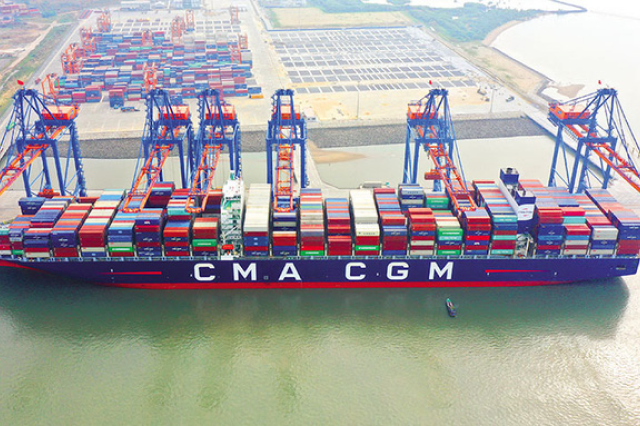 Hàng xuất khẩu của Việt Nam đối mặt với khó khăn bị các hãng tàu nước ngoài chi phối 