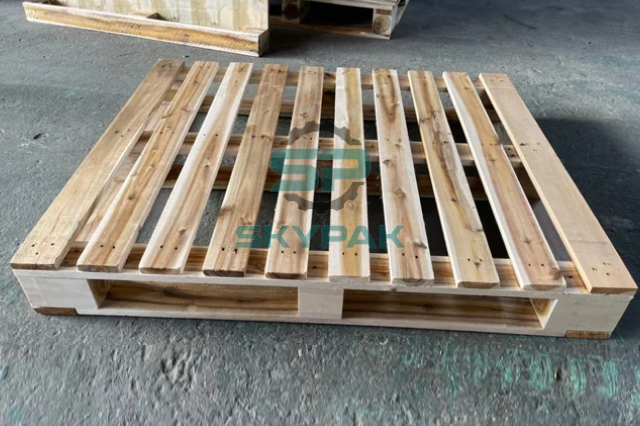 Đặc điểm Pallet gỗ keo