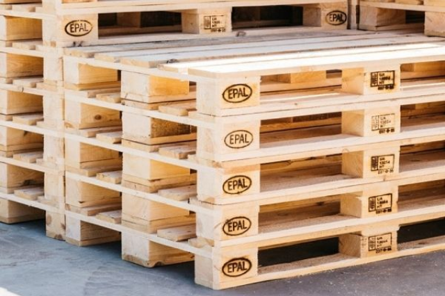 Đặc điểm của pallet gỗ thông