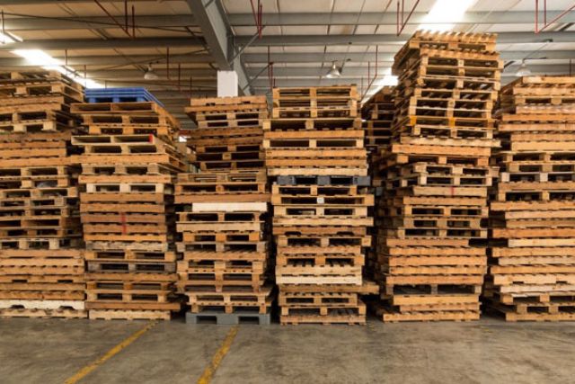 Do tình trạng khan hiếm pallet gỗ ngày càng tăng, hiện đang phải đối mặt với việc tăng giá đáng kể.