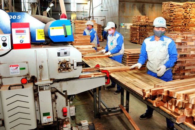 Doanh nghiệp gỗ bị ảnh hưởng nặng nề khi người tiêu dùng thắt chặt chi tiêu với mặt hàng không thiết yếu.