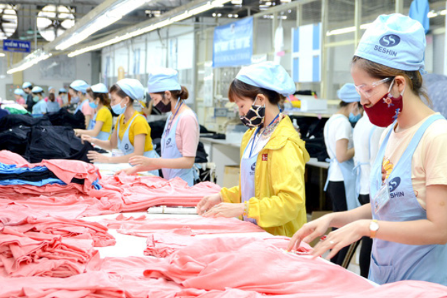 xây dựng ngành công nghiệp phát triển xanh, bền vững